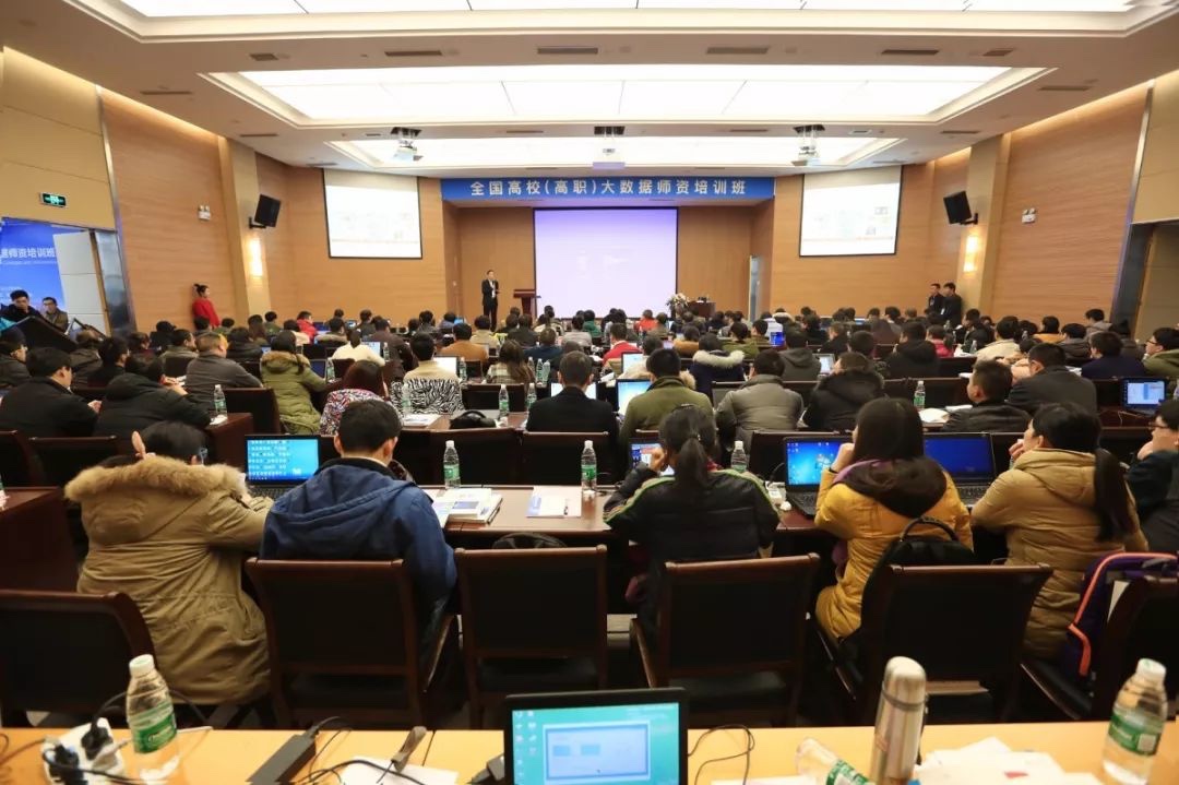 人工智能专业教师培训,河南高校人工智能培训班课程