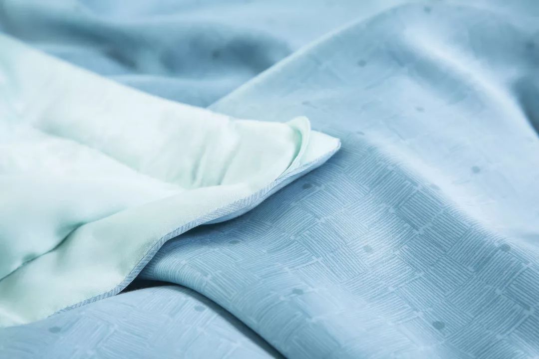 闪购|蚕丝被都能水洗了，还有什么理由不入一条呢？
