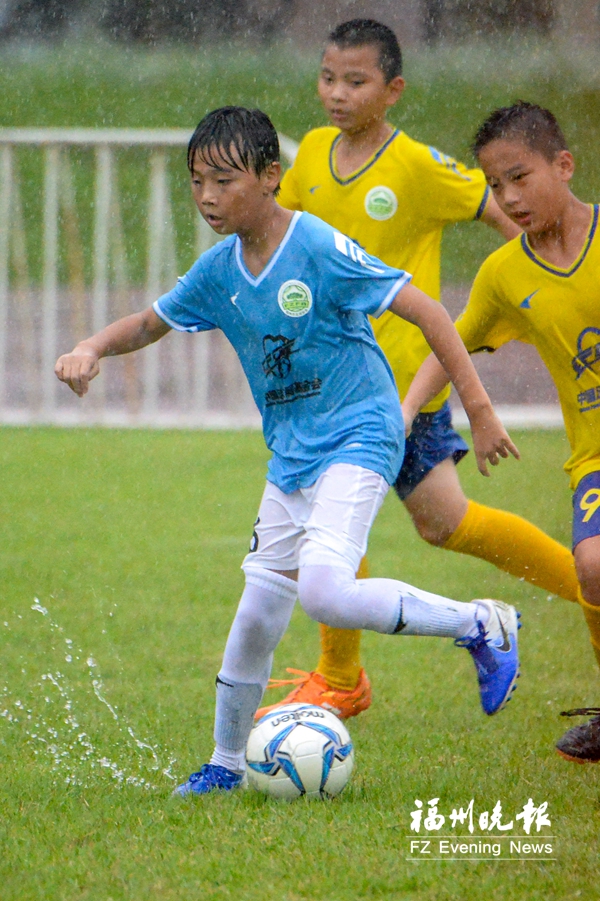 他们是教练心中的MVP“小学霸”余嵘鑫攻入22球