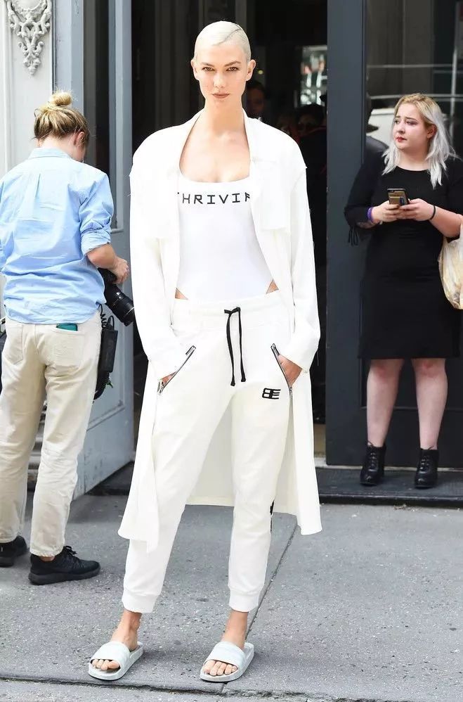 夏天跟裙子搭的凉拖,夏季凉拖配裙子百搭