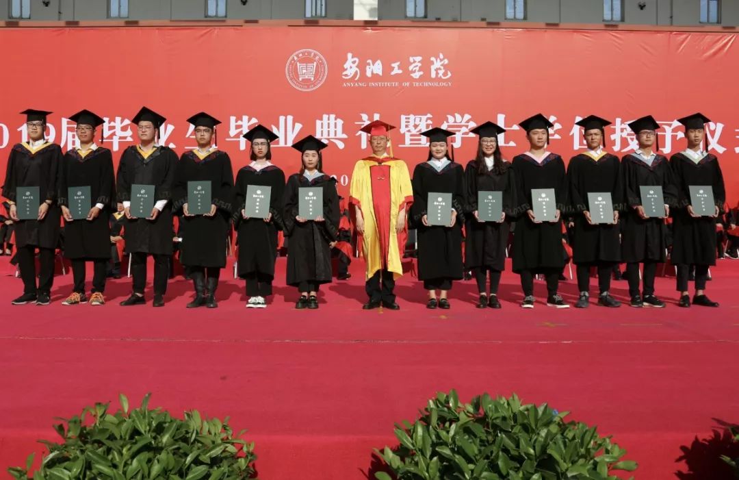 再见了我的大学央视纪录片,再见了我的大学诗朗诵