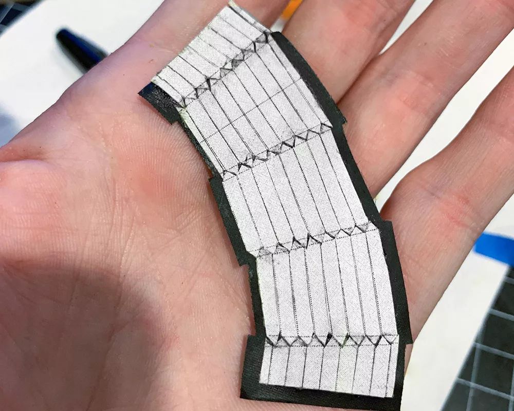 「一周影像资讯」相机迷制作出世界上最小胶片相机；蜷川实花执导电影《人间失格》九月上映