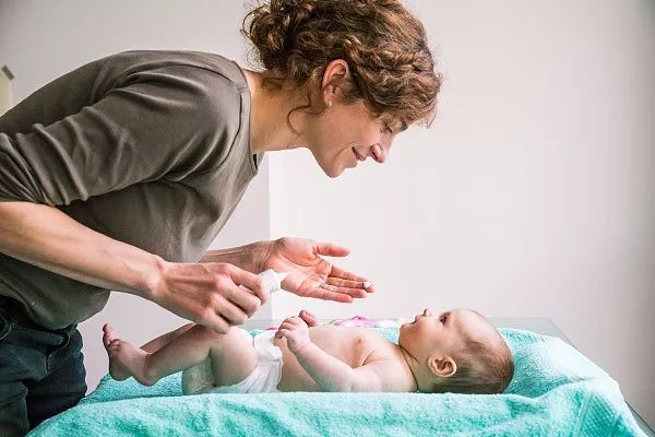 宝宝湿疹反反复复一直不好怎么办,宝宝湿疹反反复复该怎么办