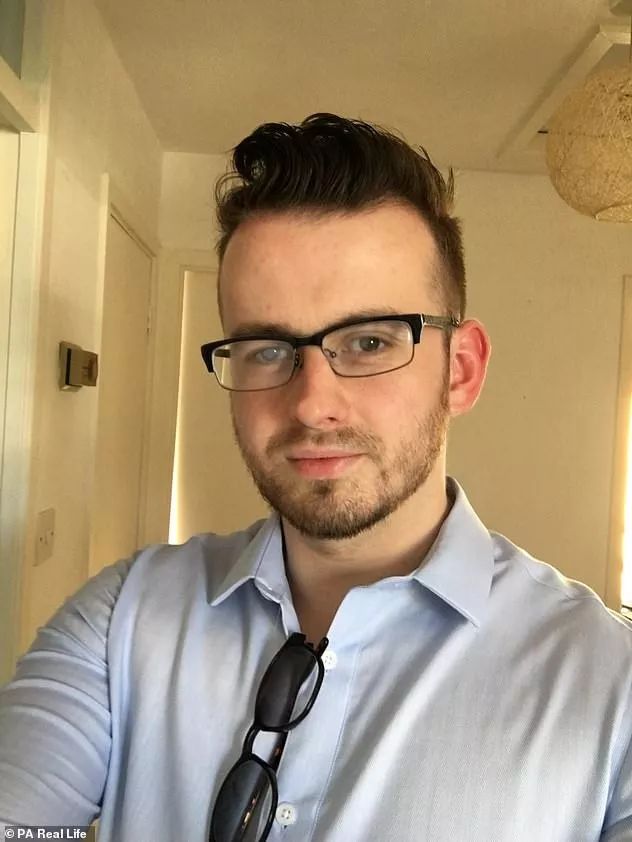 戴隐形眼镜有多可怕,戴隐形眼镜眼睛里长虫子