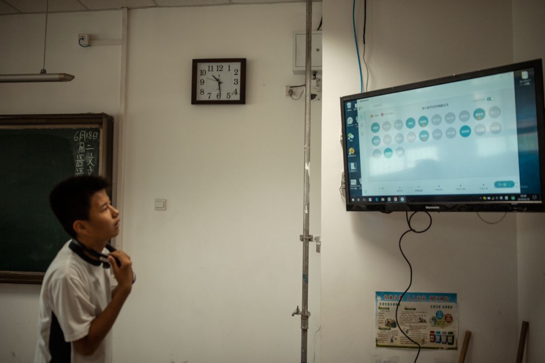 控制大脑视频,监控人脑思维的仪器