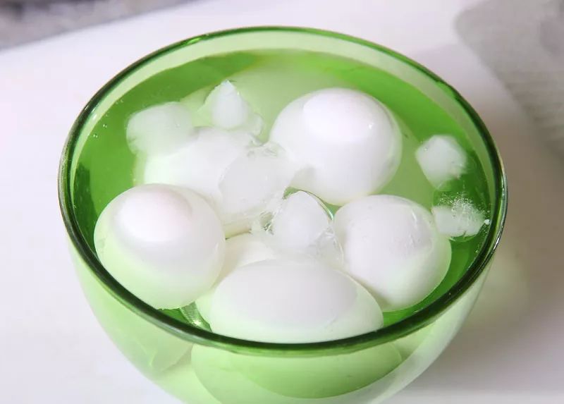 卤蛋怎么做好吃又简单不加酒,卤蛋怎么做不会变色不变小