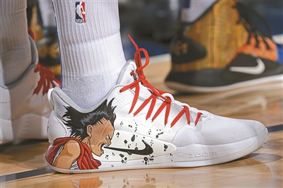 倒球鞋挣钱合法吗,小伙倒球鞋月入10万元