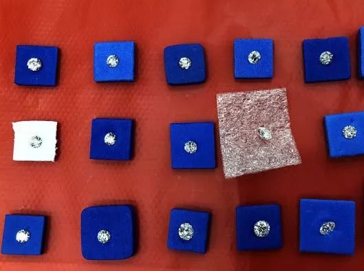 行李箱里的钱海关会拿吗,行李箱里面一箱钞票后续