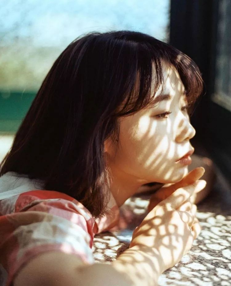 这样拍背影真的太好看了,怎样拍侧脸好看霸气