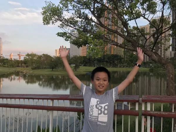 10岁男孩刷屏,小孩子刷屏