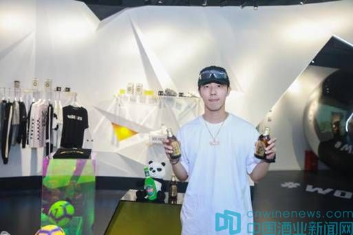 青岛啤酒畅享欢聚时刻500ml,足球比赛青岛啤酒