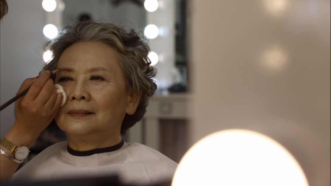 双城记：73岁模特奶奶的“杭漂”生活