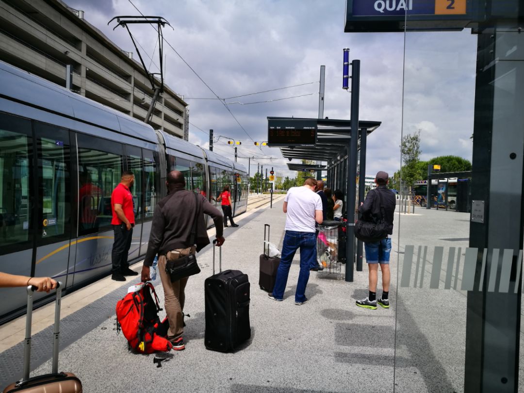 劳动人民坐地铁,坐火车去首都机场怎么坐