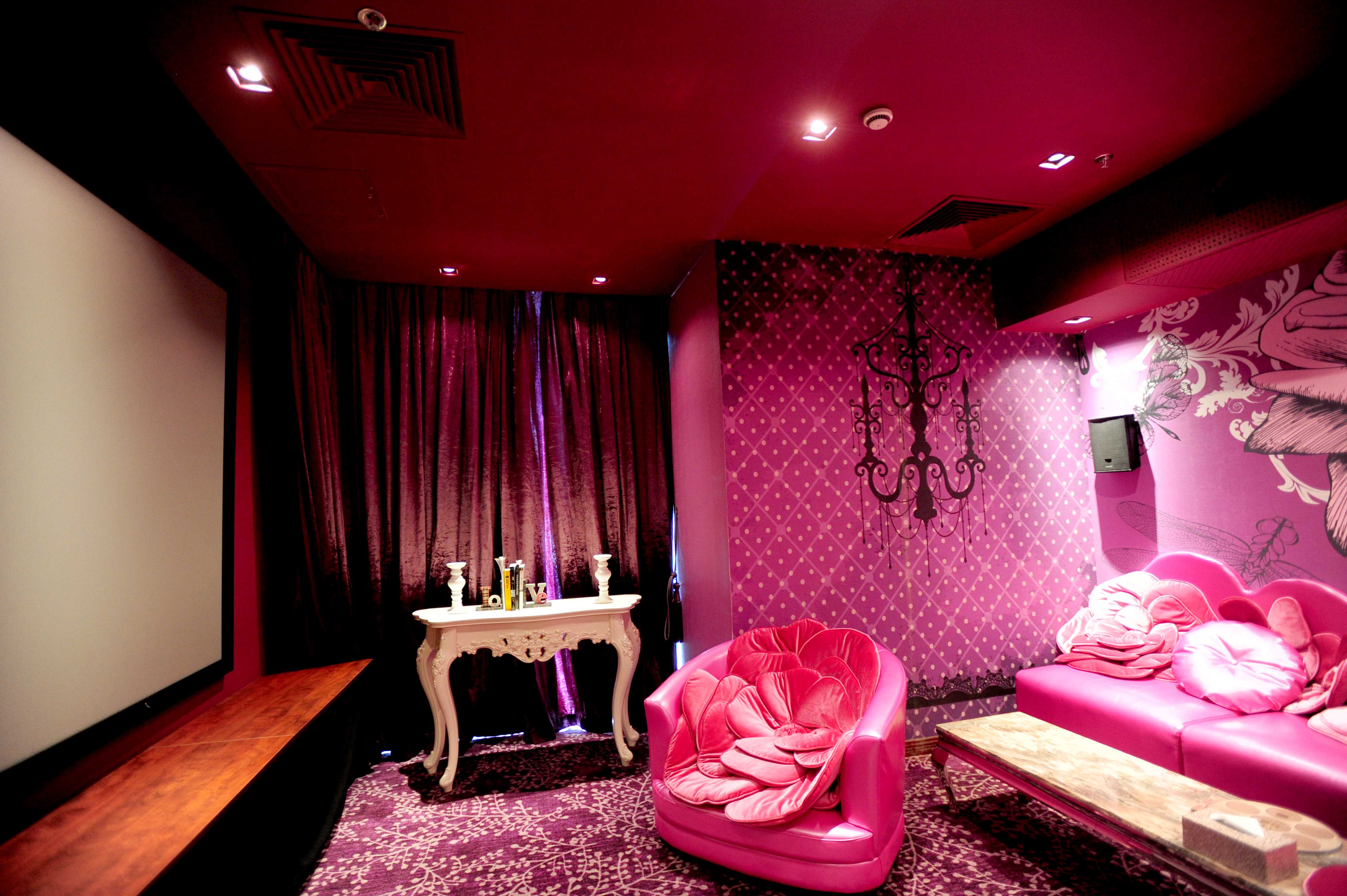 揭秘影咖丨年产值超150亿，暗访*放播**盗版黑店