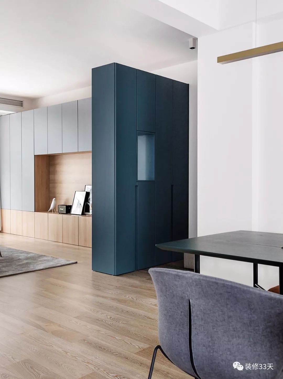 小户型现代简约客厅艺术玻璃窗,附近大玻璃落地窗现代简约风格