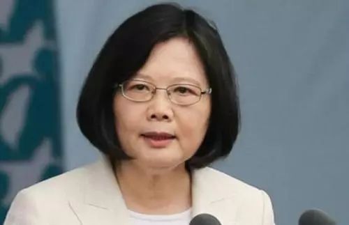 水很深！蔡英文随从*私走**9800条香烟，留给台湾社会三大谜团