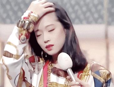 在新人选秀节目里，我看到了一位复古歌姬