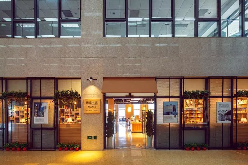 都上央视了！大学校园书店怎么突然这么火？