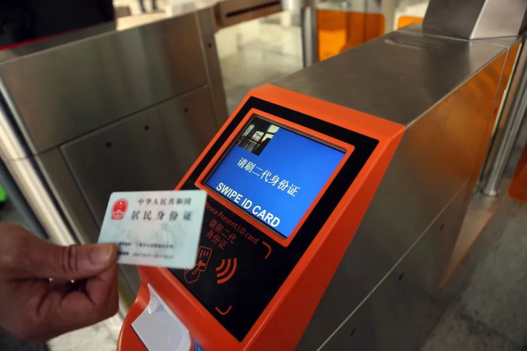 如果行李箱忘在高铁上了怎么办,坐高铁东西忘到车上的该怎么办