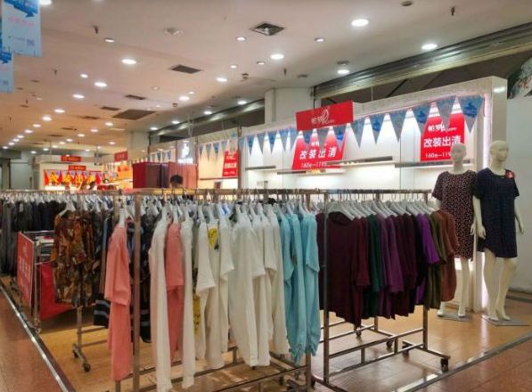 名创优品获墨西哥首富战略融资；京东开首家奢侈品护理实体店；钟书阁开进三四线城市|猫头鹰周报