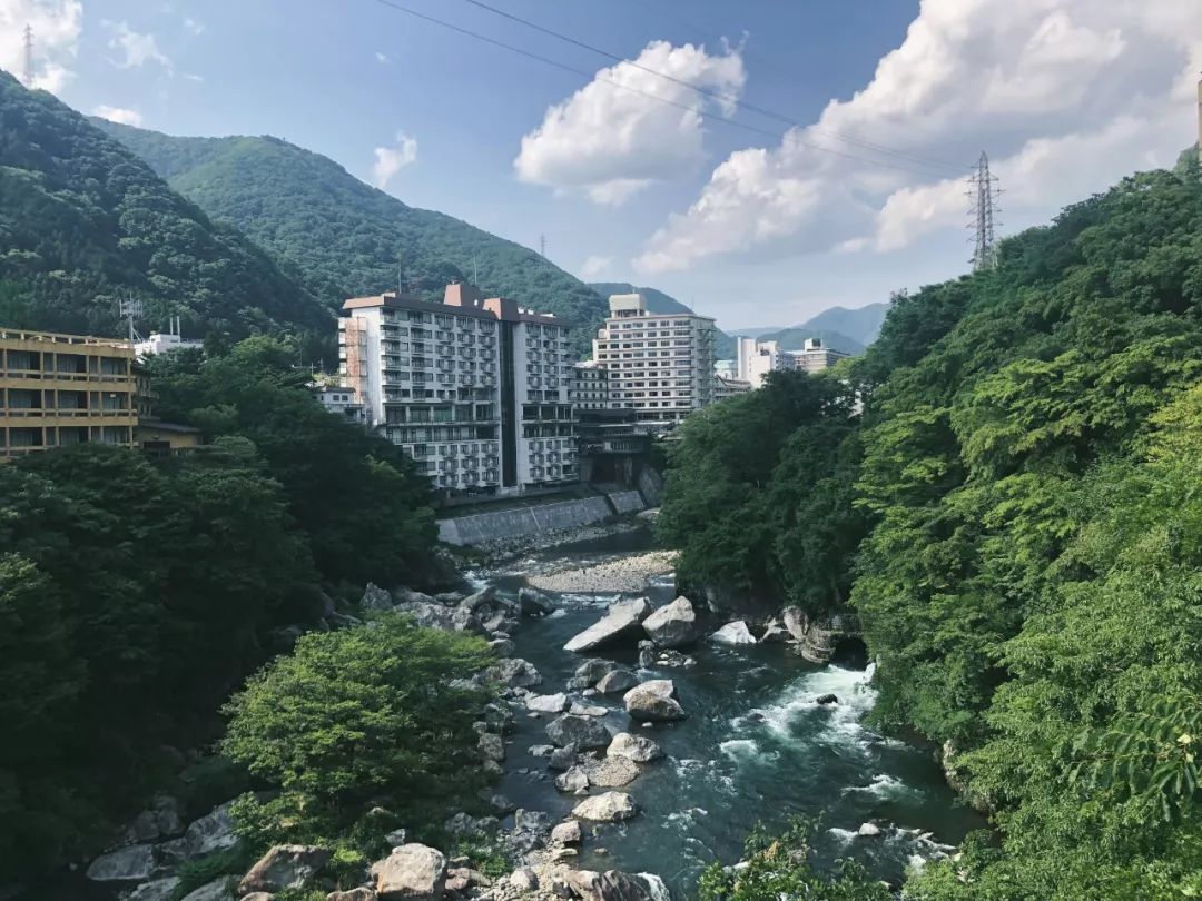 藏于山水间的温泉酒店推荐,海螺沟温泉度假酒店推荐