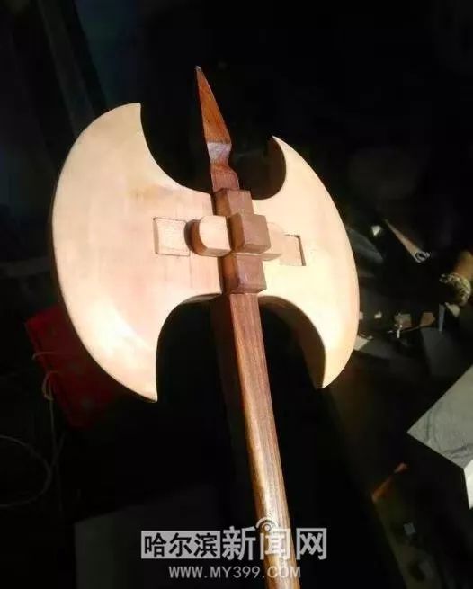 深山里藏着鲁班锁*四代第**传人他家小院如同木工博物馆丨这位“传奇工匠”建筑系大学生都向他求教