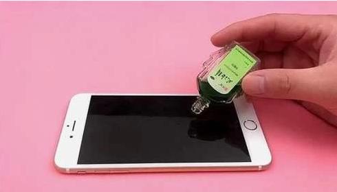 风油精滴在手机上效果太神奇了,风油精怎么滴最有效