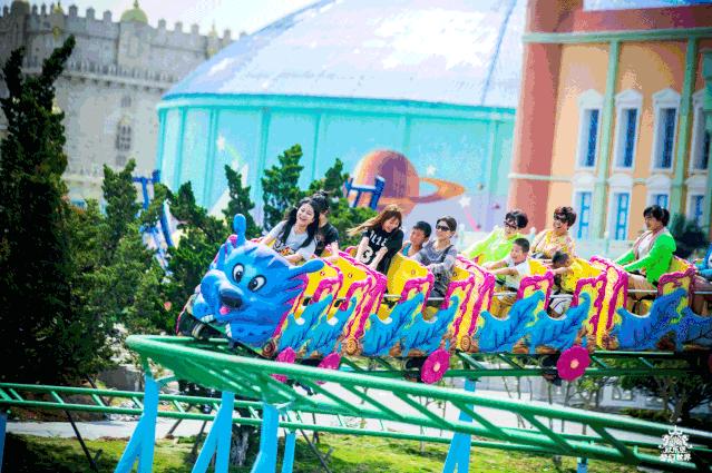 约吗?来欧乐堡梦幻世界感受夏日的凉爽!乐享美好亲子时光!