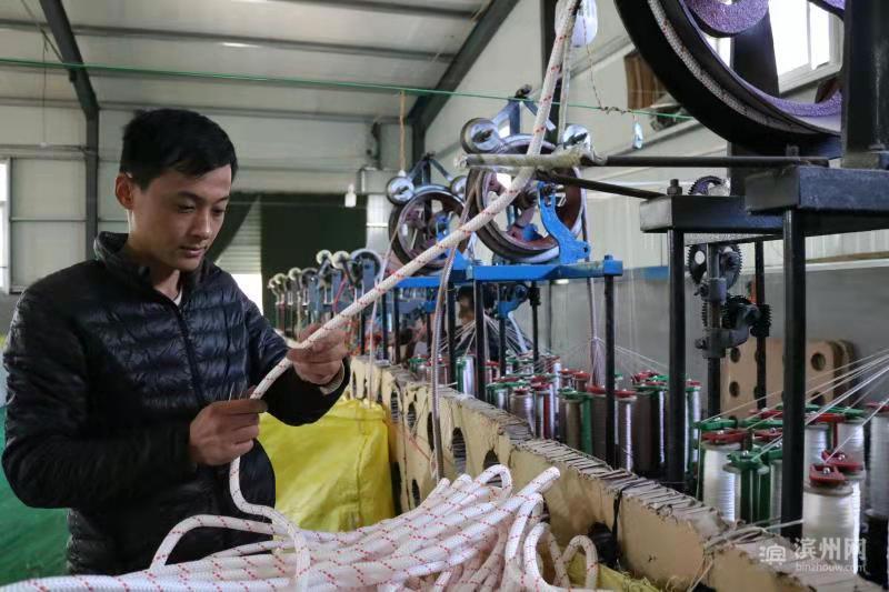 惠民网绳产业“让村民不出村就把钱挣”:老两口在家编网一个月挣7000元