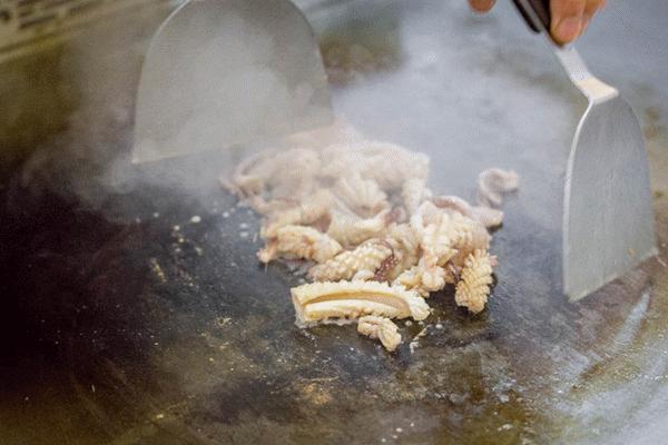 1元/只海白虾,2.8元/只鲍鱼,3.8元/只碳烤生蚝!啤酒喝一瓶还送一瓶!这家人气平价海鲜火锅老店让你嗨翻整个今夏