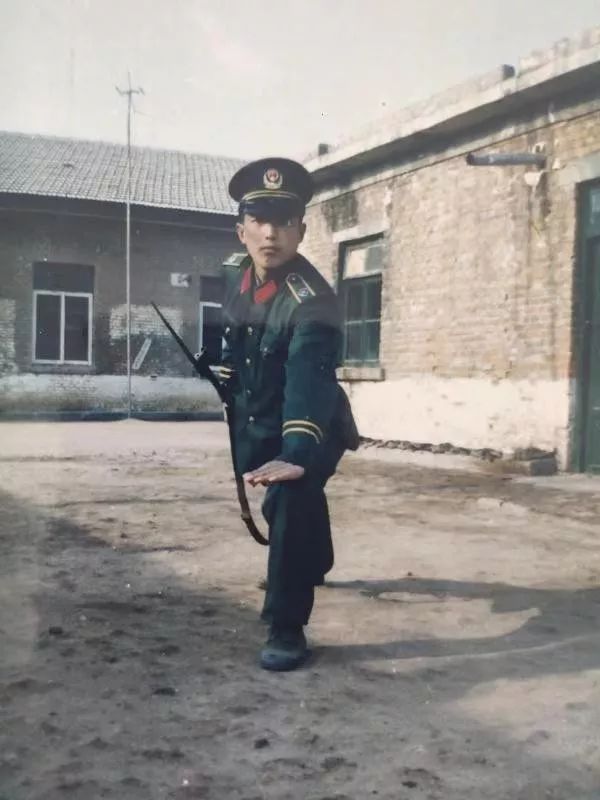 不忘初心牢记使命警营父子兵,不忘初心牢记使命公安在行动