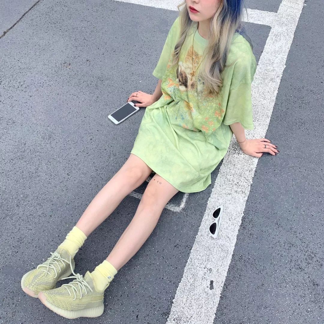 aj1和yeezy满天星,aj和yeezy哪个更容易受欢迎