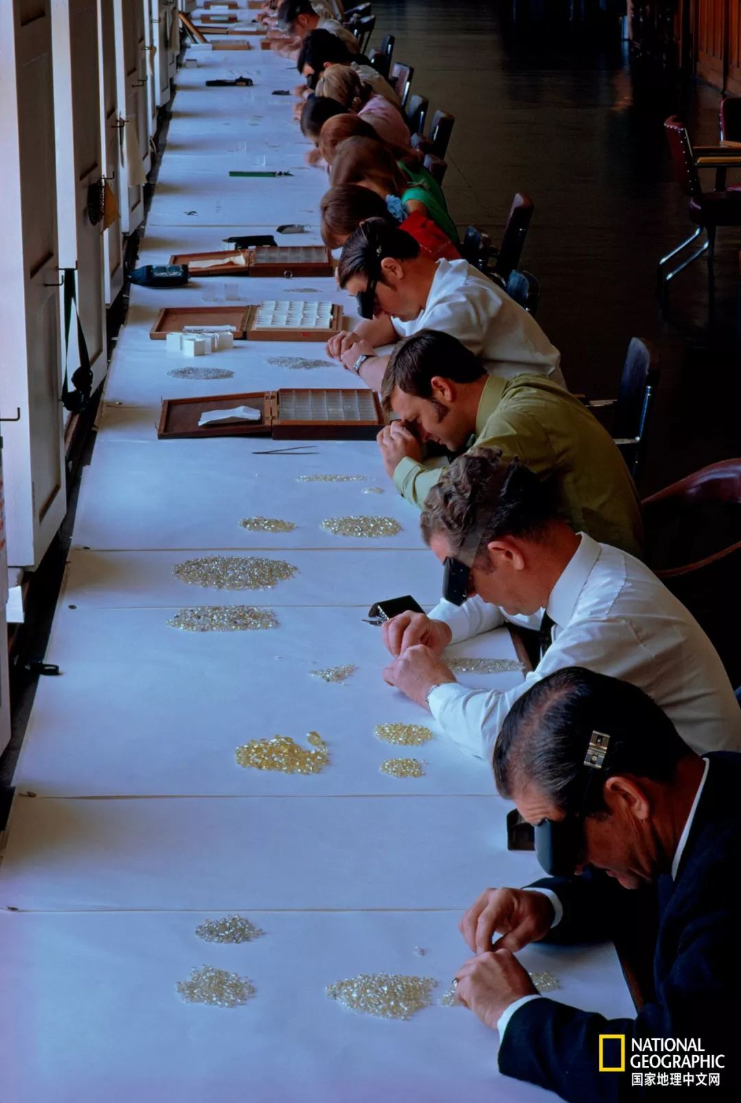 钻石本来不值钱 (假如钻石不值钱了)