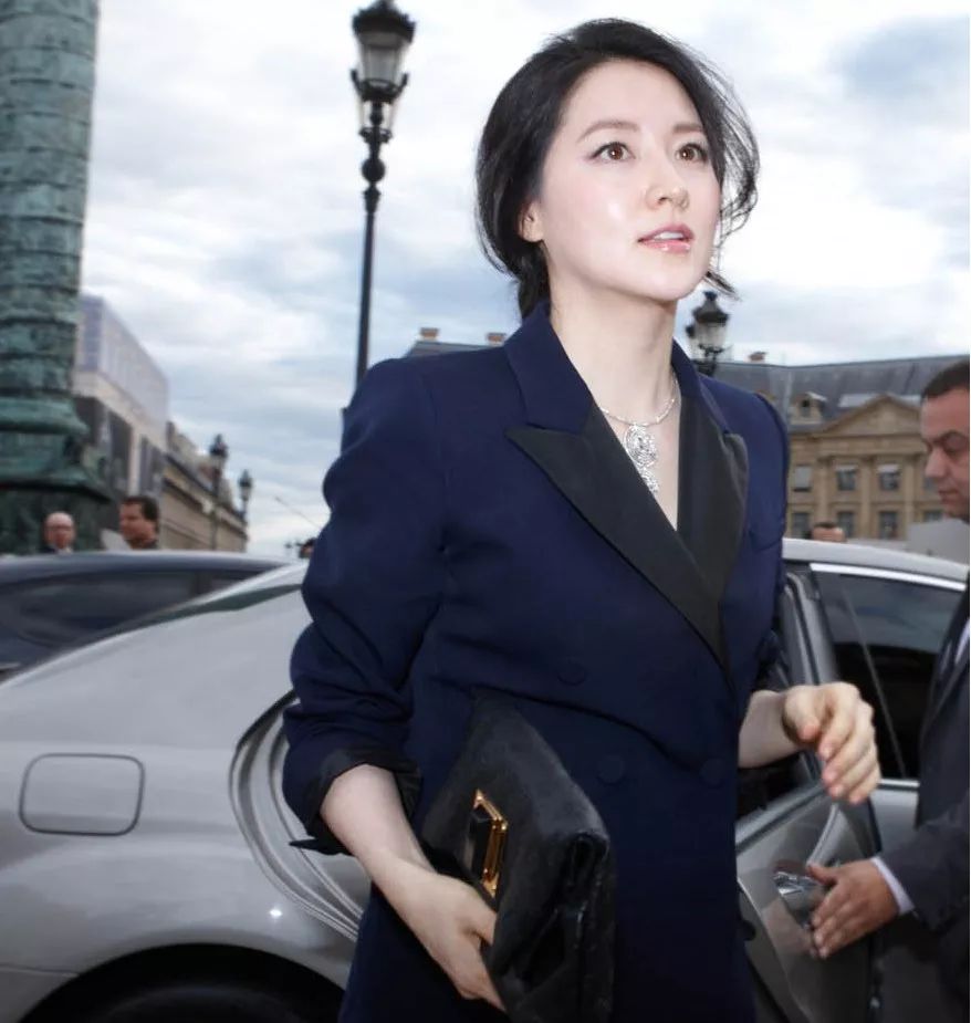 39岁宋慧乔完美复出御姐范十足,37岁宋慧乔重拾颜值巅峰