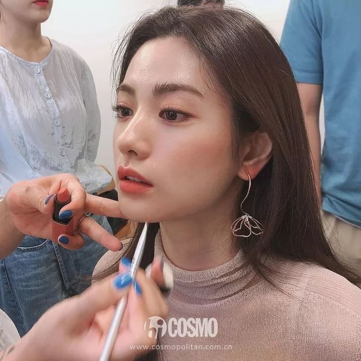 3ce云朵唇釉泫雅,nana的妆容