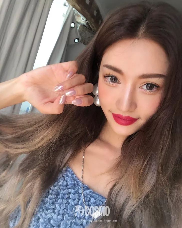 3ce云朵唇釉泫雅,nana的妆容