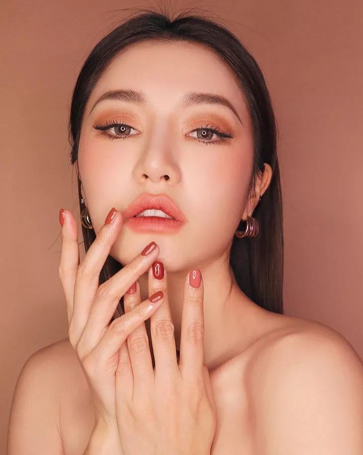 3ce云朵唇釉泫雅,nana的妆容