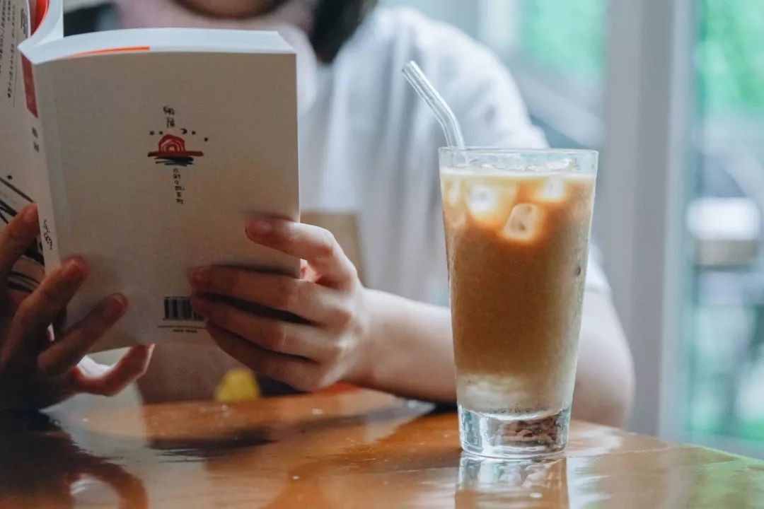 网购越南土特产|炼奶冰咖法包猪肝酱扎肉春卷虾片，一个下午茶全都拥有