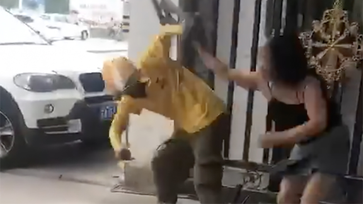 冠军服装售假金额达25万,假冒冠军服饰