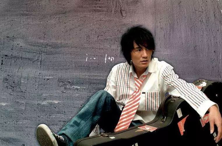 为什么朴树这么火,为什么朴树弹吉他左手不动