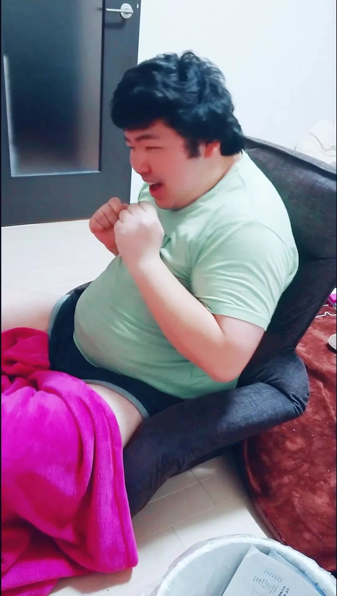 日本无业男因交到漂亮女友而爆红,日本无业男子