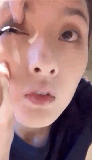 宋祖儿画猫眼妆,宋祖儿用口水画三角眼影