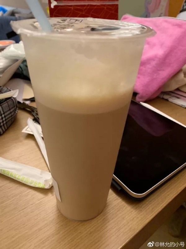 林允宋威龙现身机场,林允宋威龙关系好吗2018