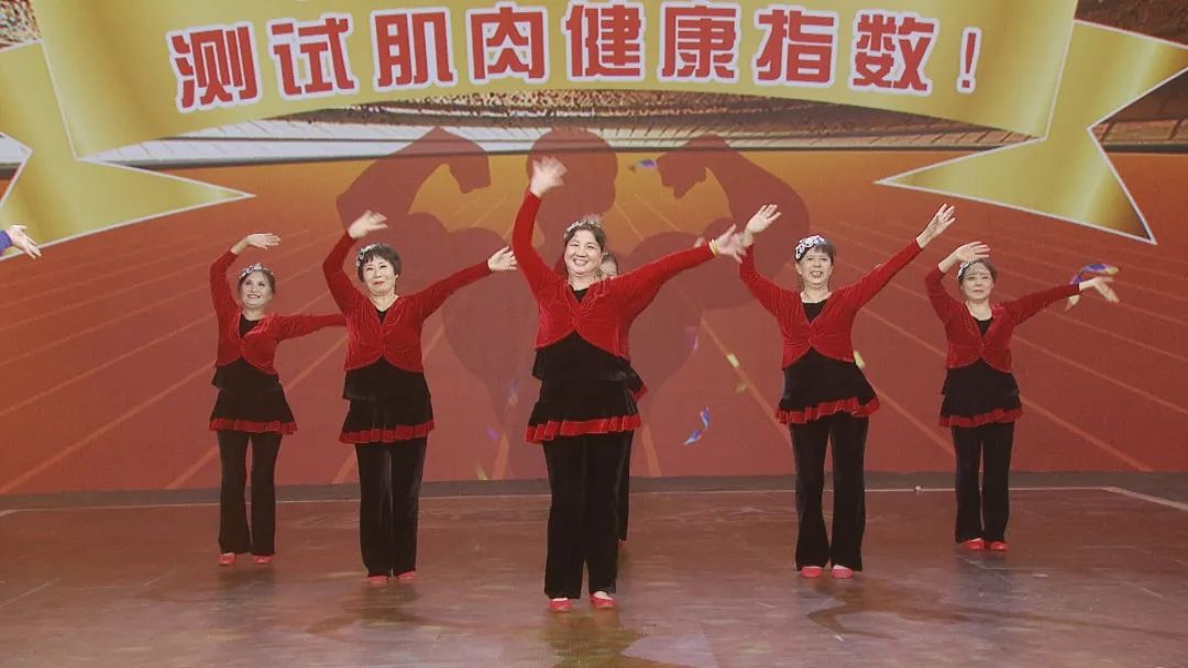 养生堂勾脚尖训练腿上肌肉,养生堂弹力带锻炼大腿肌肉