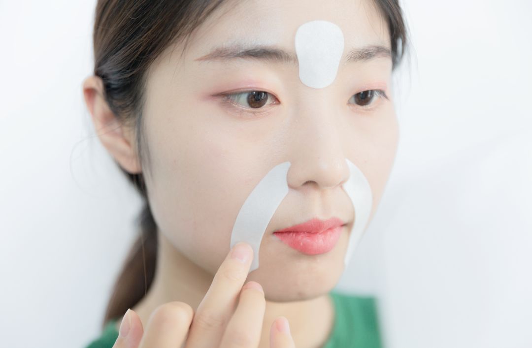 三十岁就有眉间纹法令纹怎么办,30岁法令纹眉心纹深