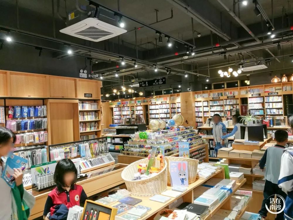 鍗楁矙鏂板崕涔﹀簵,鍗楁矙鍖烘渶澶х殑鏂板崕涔﹀簵