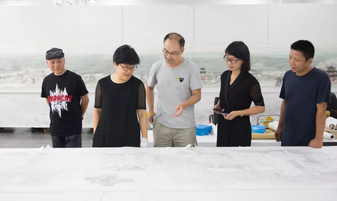 两岸书画作品展现场,中国画长卷手卷全国展