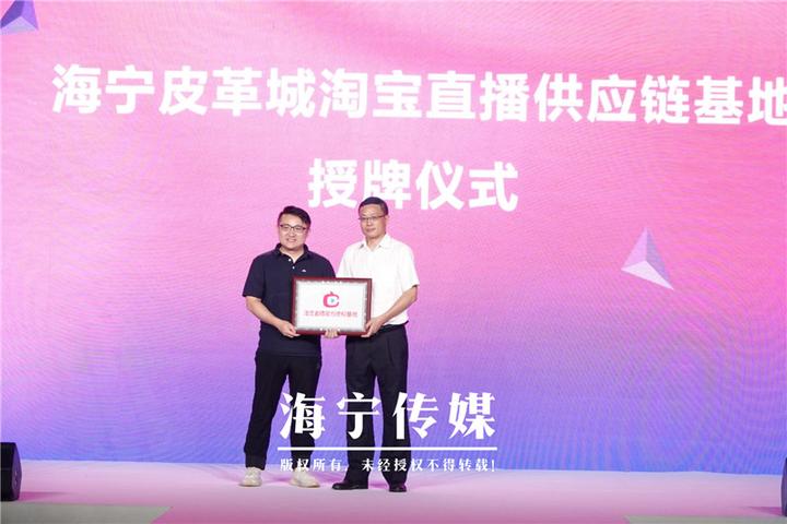 海宁皮革秋冬时装批发采购节启幕,海宁皮革城流行什么衣服