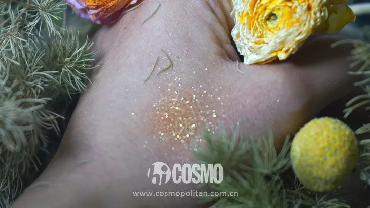 美人计|龙妈竟然用中国眼影化妆？等不及看外国代购来中国买买买了