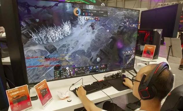 27岁男子突发心梗离世！这种水喝太多，血液会粘如粥